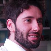 A Torino, Fabrizio ha 36 anni, un dottorato di ricerca in Scienze e Tecnologie Alimentari e la passione per la condivisione della conoscenza.